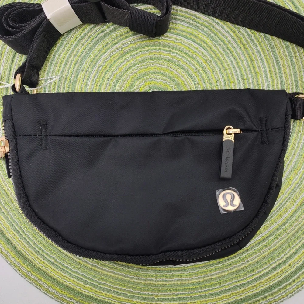 lululemon athletica All Night Festival Bag 2L • Black/Gold • New